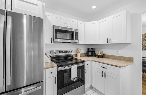 Willoughby Acres House | 4BRM Stylish Private Home, HTD POOL-Close To Beaches-BBQ-Pets OK-Spotless Clean