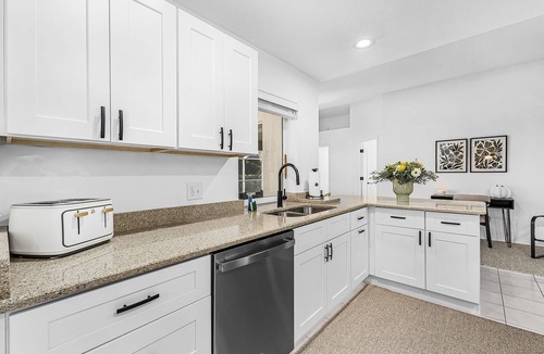 Willoughby Acres House | 4BRM Stylish Private Home, HTD POOL-Close To Beaches-BBQ-Pets OK-Spotless Clean