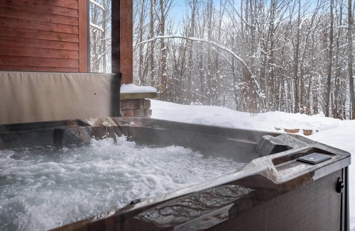 Boyne Falls House | 4th of July Here! Boyne Thunder Here! Six bedrooms, sleeps 17