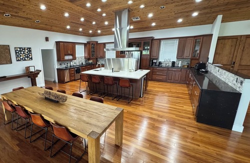 Taylor Creek House | 5.5 acre peaceful and private retreat