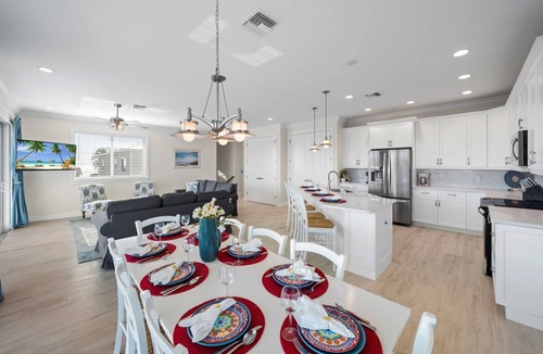 Mid Island House | 5-Bedroom Pool House, Private Access to Beach, Amazing Panaramic Gulf Views