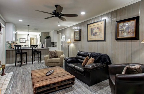 East Cobb Apartment | 5 Bedroom Single family L-554143 by Houzlet