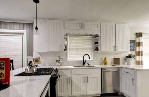 East Cobb Apartment | 5 Bedroom Single family L-554143 by Houzlet