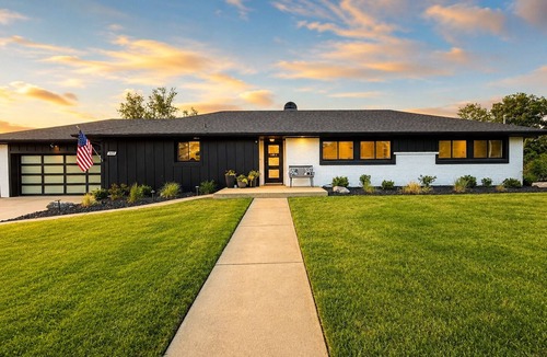Campbellsville House | 5 BR Lakefront retreat near Green River Lake and Campbellsville University