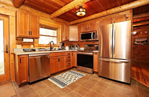 East Jordan Cabin | 5 BR log cabin - Hot Tub - 40 private acres - Hiking trails