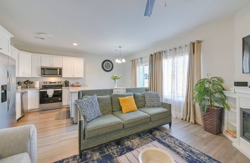 Harrisburg House | 5 Mi to Charlotte Motor Speedway: Cozy Townhome