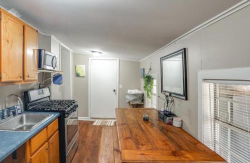 Independence House | 5 Mi to Sardis Lake! Relaxed Stay Near Outdoor Fun