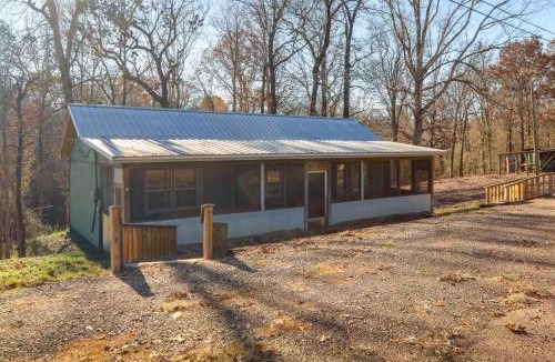 Independence House | 5 Mi to Sardis Lake! Relaxed Stay Near Outdoor Fun