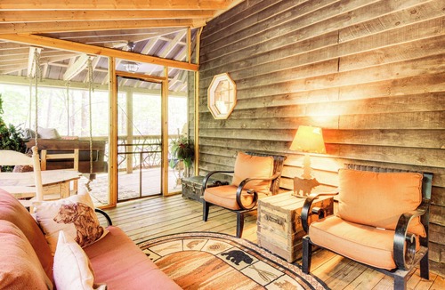 Sautee Nacoochee Cabin | 5 Mi to Unicoi State Park & Lake: Hot Tub Haven!