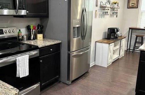 Fletcher House | 5 min from Asheville Airport, 4 BR with pool table