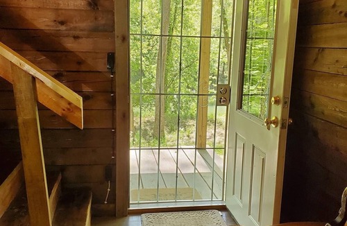 Saint Helens Cabin | #5, Peaceful, low/no tech, river side cabin with AC/heat in Beattyville, Ky.