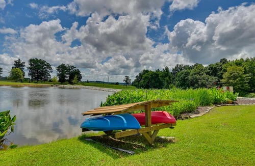 Lindseyville Apartment | 50-Acre 'Pioneers Paradise' 8 Mi to Mammoth Cave!