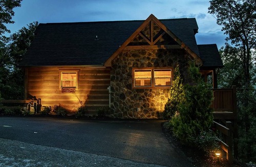 Pigeon Forge Cabin | 56 m² Cabin ∙ 1 bedroom ∙ 4 guests