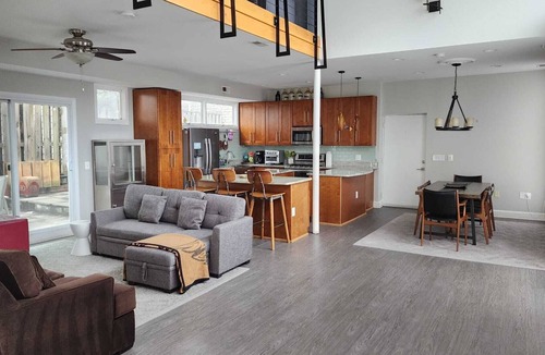 Nauck House | 5BR/3.5BA Arlington Home – Minutes to DC - Perfect for Large Groups and Events