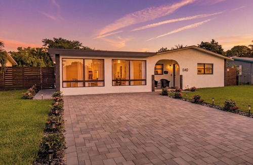 Fort Lauderdale House | 5BR Fort Lauderdale Home with Pool, Pergola and BBQ Near Beach and Las Olas