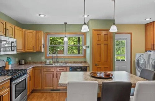 Rome House | 5BR getaway/sleeps 15/close to Sand Valley golf/Fishing/game room/grill/fire pit