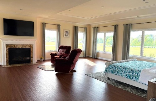 Purcellville Bed & Breakfast | 5BR Lakefront Estate w/Private Island Access/Entire House + Breakfast Included