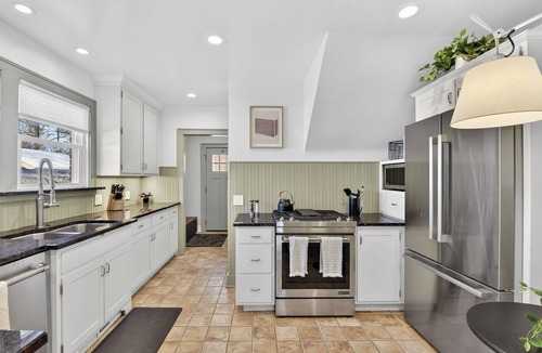Ottawa House | 5BR Toledo Retreat, Hot Tub, Sauna, Sleeps 14
