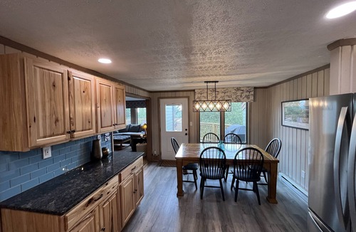 Edray House | 5BR townhome close to slopes and village, EV charger