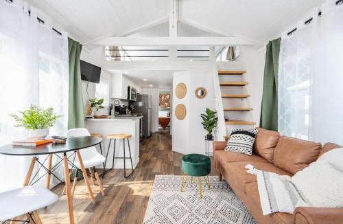 Guntersville Apartment | 6 A Little Wanderlust Lux Tiny House, Firepit, Boat Parking, 5 Mins to Lake, Downtown