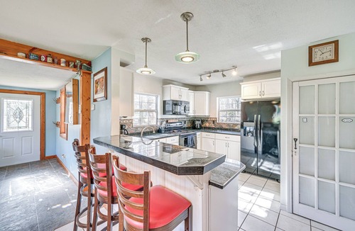 Niles House | 6-Acre Family-Friendly Getaway in Niles!