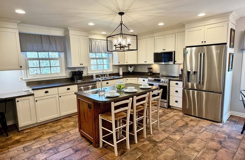 Lake Leelanau House | 6 bed/5.5 ba wooded setting, Lake Leelanau, Game room, Air, Dog ok, Hot Tub