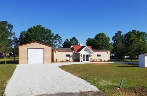 Summerton House | 6 Bedrms, 4 full bath/2 half baths Lake Marion Waterfront Home w/2025-26 updates