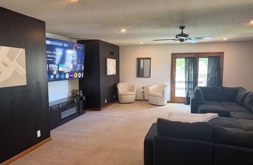 Inglefield House | 6-bedroom, 5 bathroom house in a nice neighborhood w/inground pool
