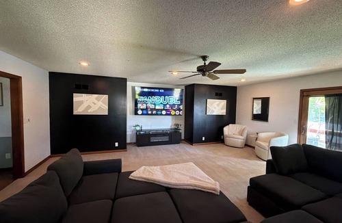 Inglefield House | 6-bedroom, 5 bathroom house in a nice neighborhood w/inground pool
