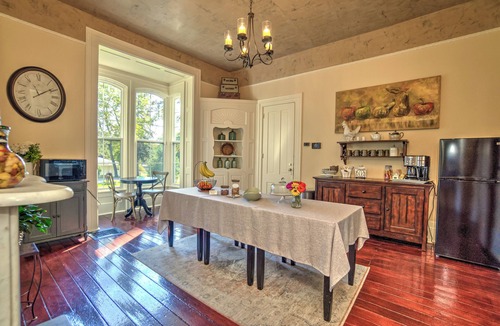 Marshall House | 6-bedroom Bed & Breakfast in peaceful Marshall with Resort-Style Amenities