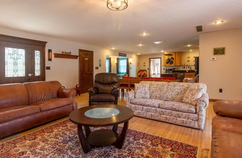 Bloomington House | 6-Bedroom House for 20+ Guests with Hot Tub, Dining Hall & Fire Pit, partially ADA compliant