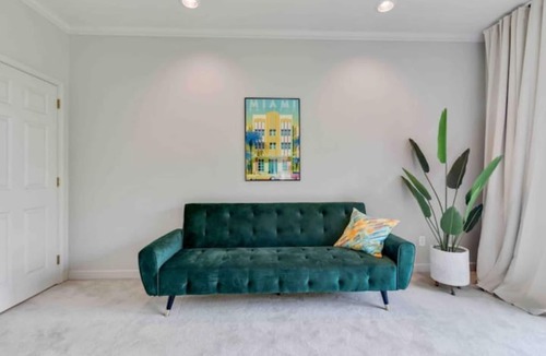 River Mountain House | 6 bedroom Little Rock River View Estate - Pet friendly, Tesla charger, Gym