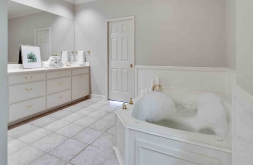 River Mountain House | 6 bedroom Little Rock River View Estate - Pet friendly, Tesla charger, Gym