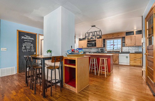 Ludington Other | 6 BR, 3.5 BA Farmhouse located amidst rolling hills of Orchards. Sleeps 16!