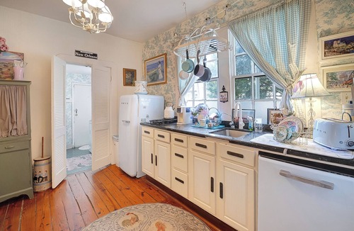 Metairie House | 6 BR/3BA Beautiful, Historic, Charming, Streetcar, French Quarter, Sleeps 14!