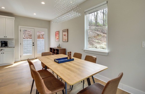 Rossville Cottage | 6 Mi to Chattanooga: Home w/Balcony & Dtwn Views!