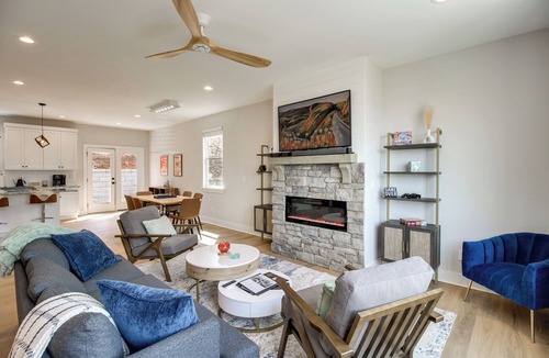 Rossville Cottage | 6 Mi to Chattanooga: Home w/Balcony & Dtwn Views!