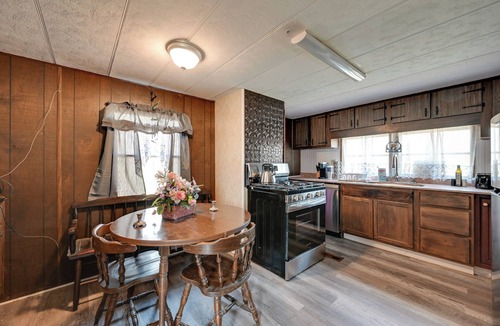 Radcliff House | 6 Mi to Fort Knox! Rural Family Home, Pets Welcome