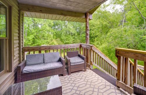 Hollywood Apartment | 6 Mi to Scottsboro: Pet-Friendly Cabin Apt