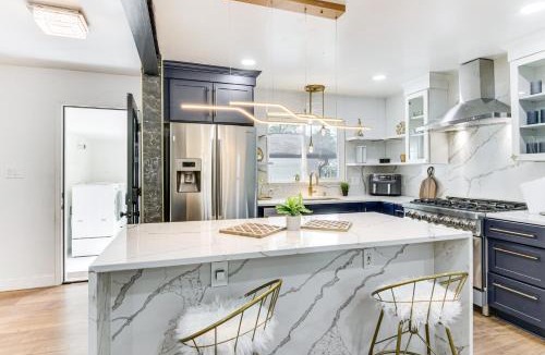 Beverly Woods House | 6 Mi to Spectrum Center: Spacious Getaway w/Deck