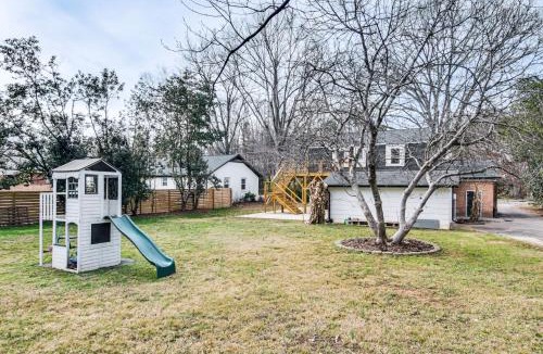 Beverly Woods House | 6 Mi to Spectrum Center: Spacious Getaway w/Deck