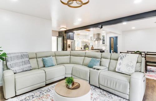 Beverly Woods House | 6 Mi to Spectrum Center: Spacious Getaway w/Deck