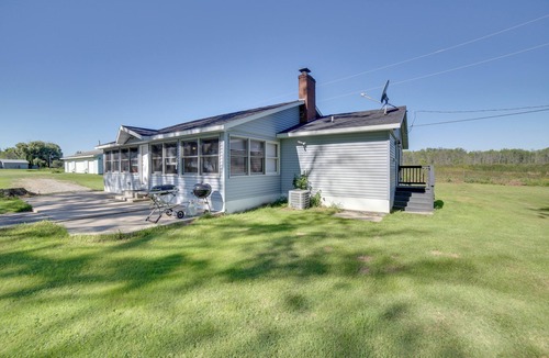 Oconto Cottage | 600' of Green Bay Frontage & Dock: Cozy Cottage