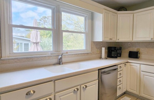 North Litchfield Beach House | 600 Steps, Great Family Beach House, Pet friendly & Close to Beach
