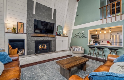Massanutten Ski Chalet | 6BR Modern Massanutten Chalet with Hot Tub, Sauna
