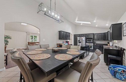 Rockwell House | 7 BDR w/Hot Tub and Games - Discounted Stay Available for 4th as Pool Liner gets Replaced