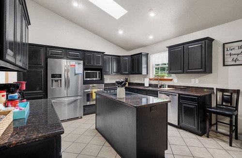 Rockwell House | 7 BDR w/Hot Tub and Games - Discounted Stay Available for 4th as Pool Liner gets Replaced