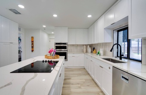 Iona Shores House | 7 Mi Fort Myers Beach: Luxe 'Mai Tai Villa'