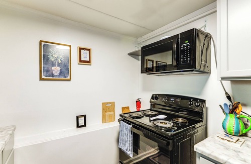 Cincinnati Apartment | 7 Mi to Dtwn: Charming Couple's Cove in Cincinnati