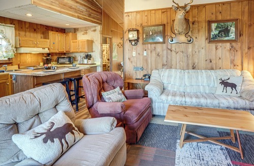 Stanley Cabin | 7 Mi to Main Street: Cabin w/Deck in Stanley!